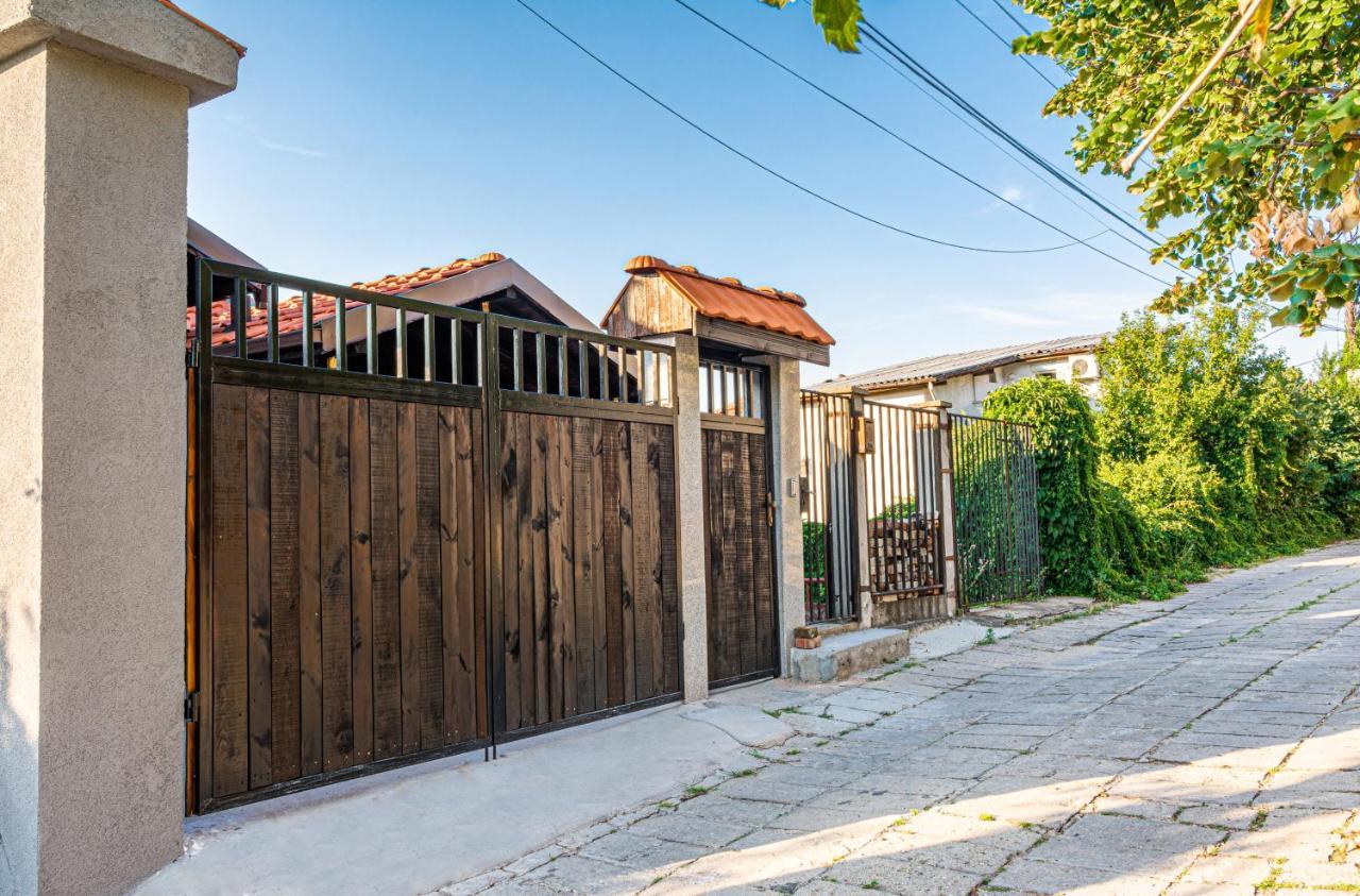 Ferienwohnung The Red Roof House Plowdiw Exterior foto